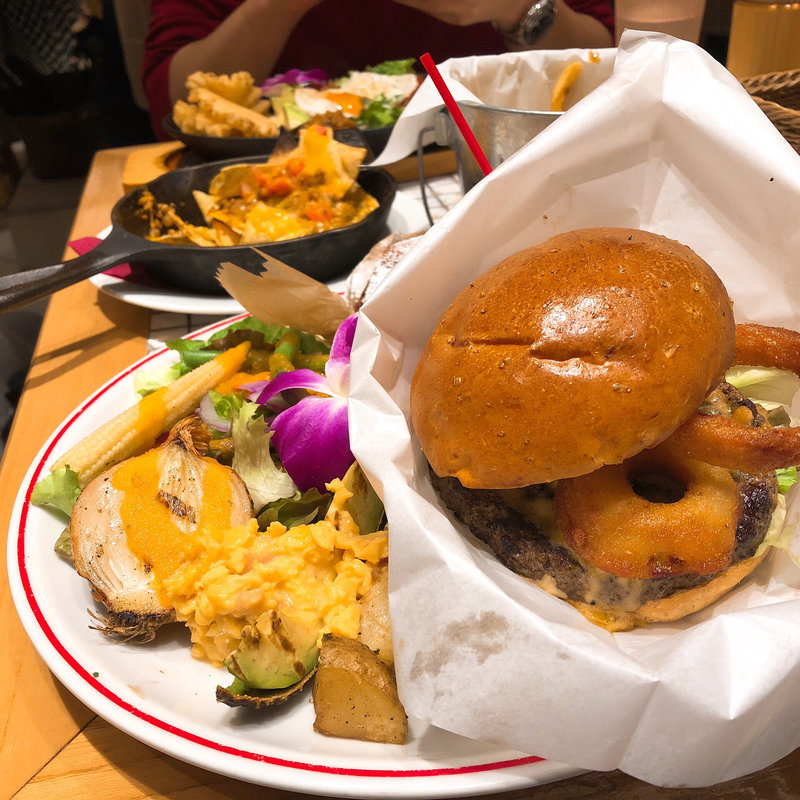 ハンバーガー(モクオラディキシーダイナーウイラニ)