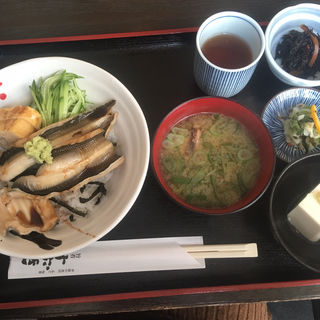 穴子丼(すずき)