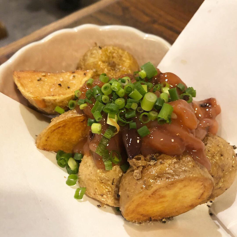 揚げ新ジャガの塩辛乗せ(大曽根 鉄板軒)