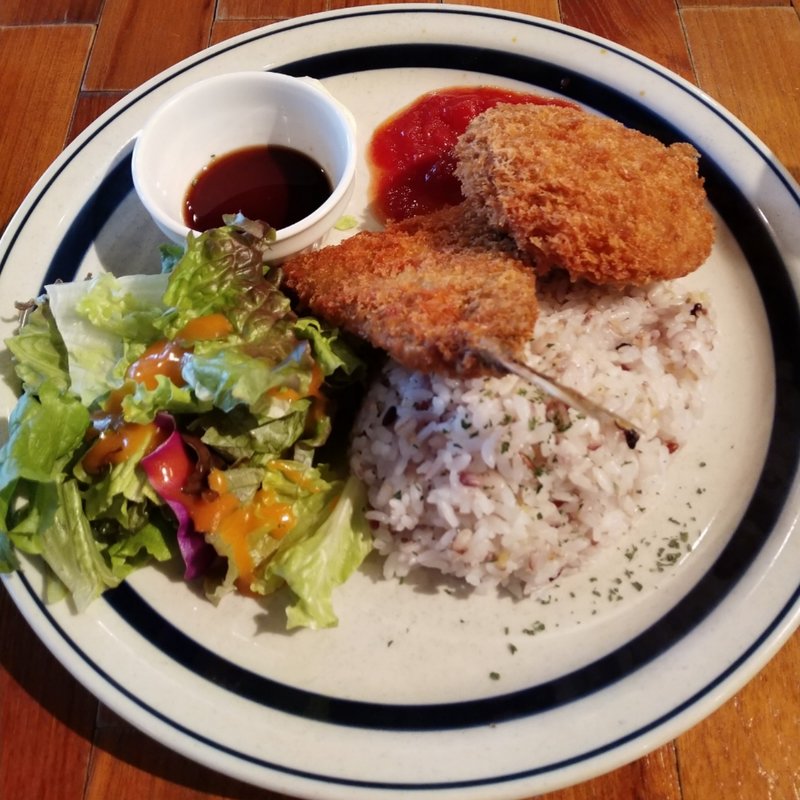 チーズインメンチカツとアジフライのミックスプレート(WIRED CAFE Dining Lounge アトレ五反田店)