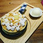 焼きマシュマロと焦がし塩キャラメルのパンケーキ(パンケーキカフェ mog　難波店)