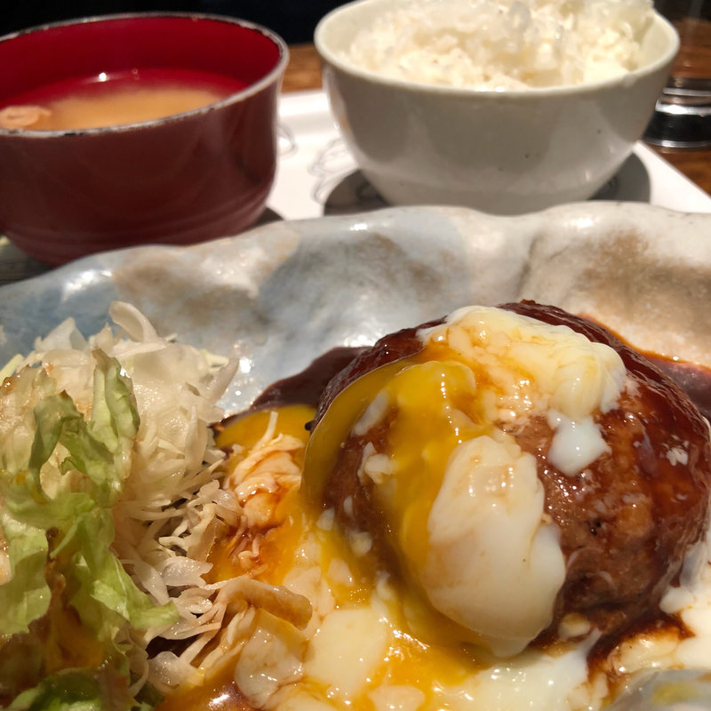 豚バーグ ランチ (温玉トッピング)(まこ家 )