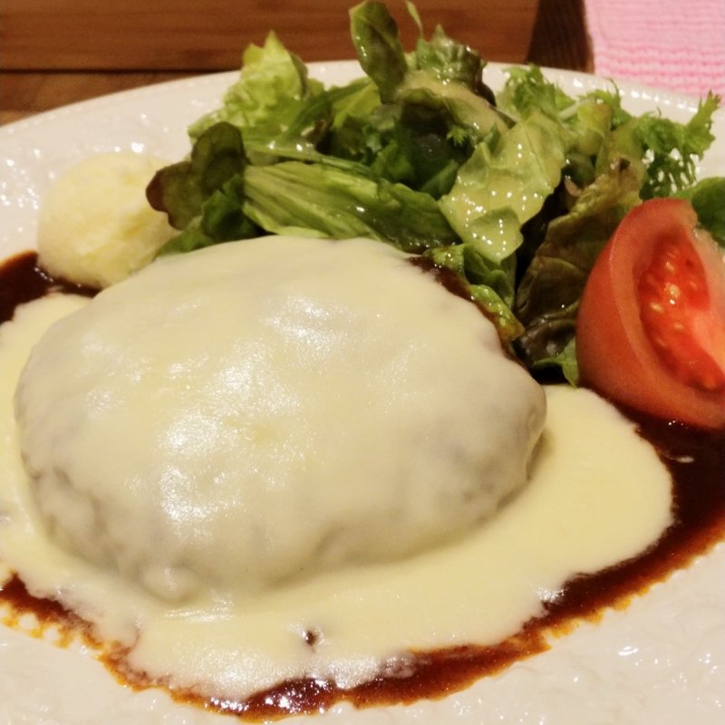マッシュチーズ&デミグラスソース　ハンバーグ(肉酒場ビストロ男前 日本橋三越前店)