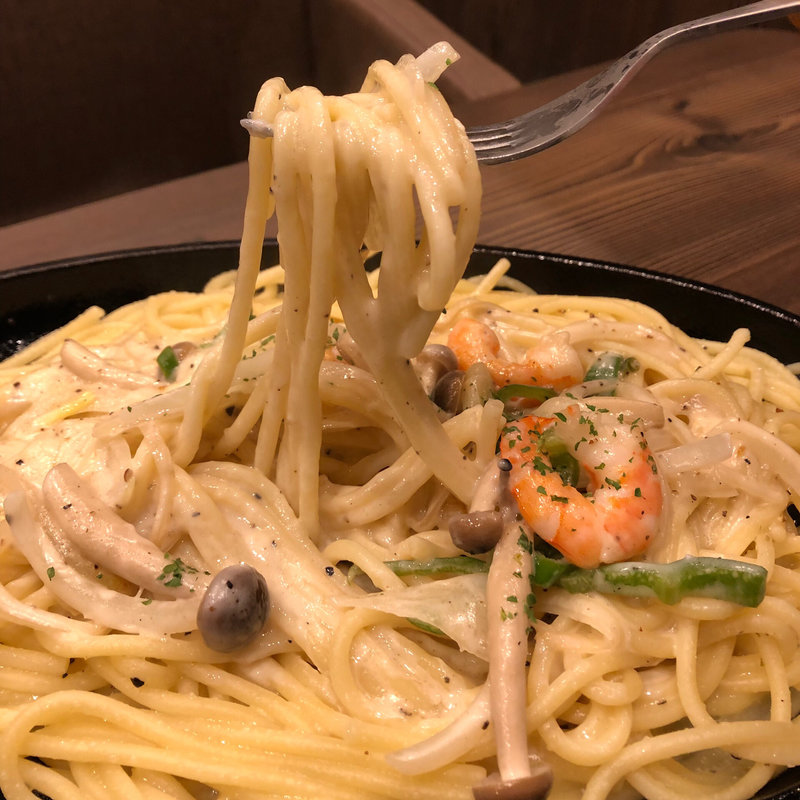 鉄板焼き きのこと海老のホワイトソーススパ S(下町の時計台 船場心斎橋店 )