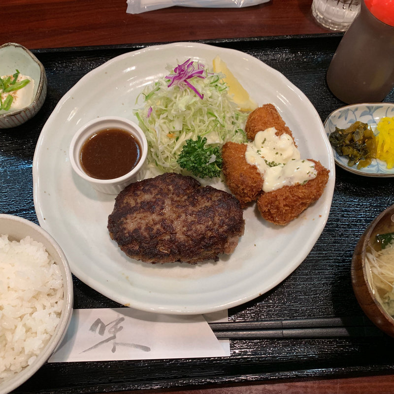 ハンバーグ&カキフライ定食(キッチン夢や)