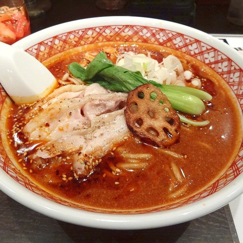 トマト担々麺＋トマト＋チーズ＋パクチー(マンゲイラ茶屋町本店)