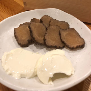 いぶりがっこ&クリームチーズ(日本酒バー饗)