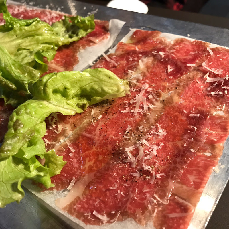 黒毛和牛の生ハムカルパッチョ風(肉バル デル・ソーレ 道頓堀店)