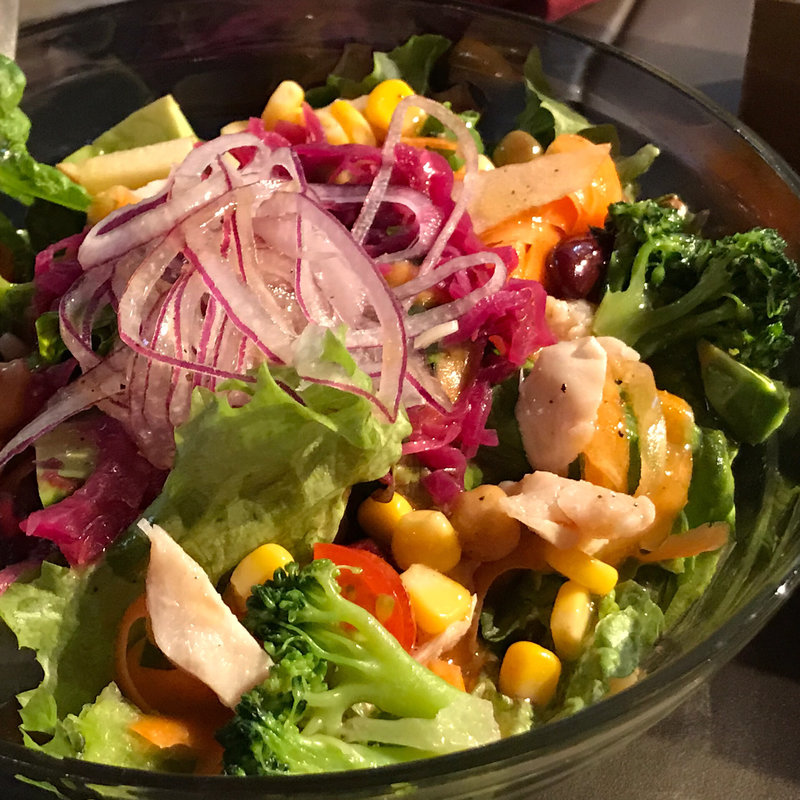 具だくさんのデルソーレ流パワーサラダ(肉バル デル・ソーレ 道頓堀店)