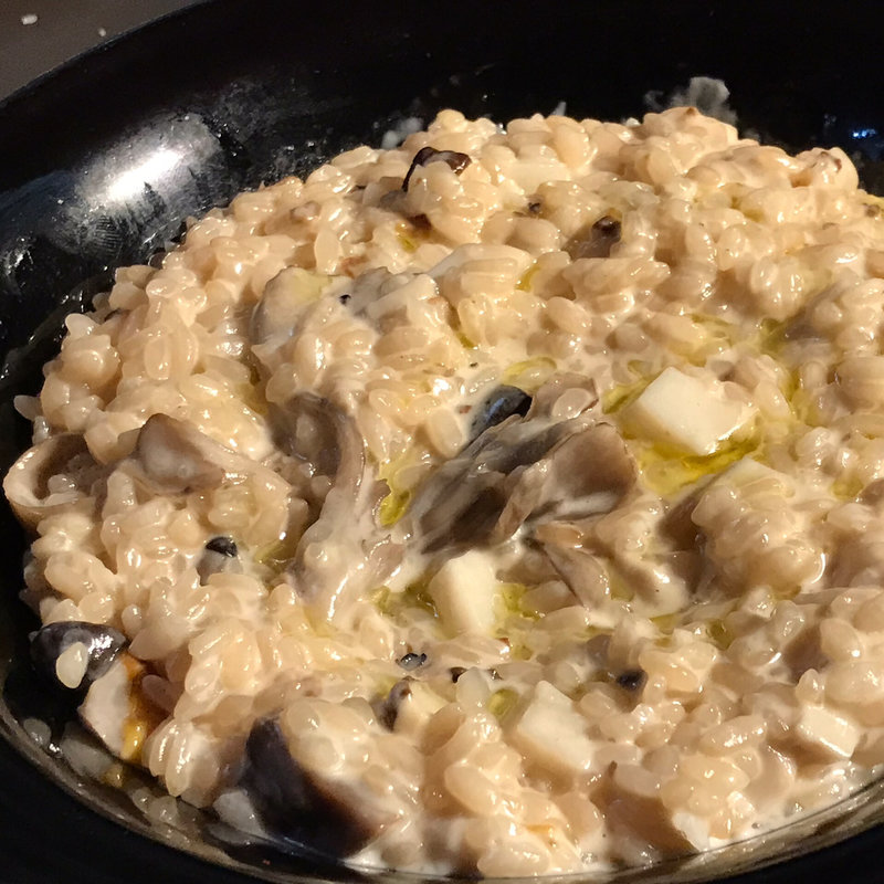 いろいろなキノコのリゾット(肉バル デル・ソーレ 道頓堀店)