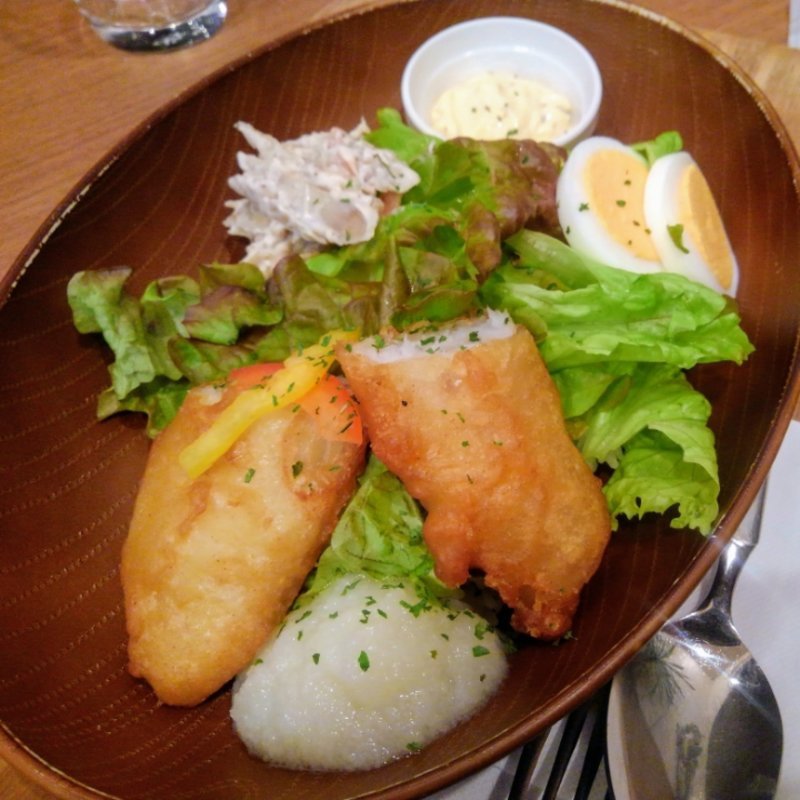 フィッシュフィレのおろしタルタル丼(ヴィーダカフェ 一関店 （VidaCafe）)