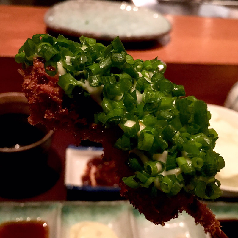 ヒラスの大葉巻き タルタルソースねぎのせ（串揚げ）(串揚げ ふくみみ)