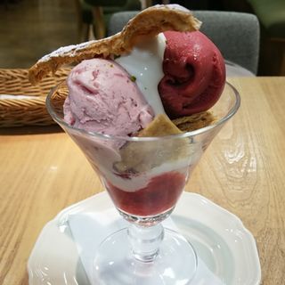 苺とヨーグルトクリームのパフェ(アフタヌーンティー)