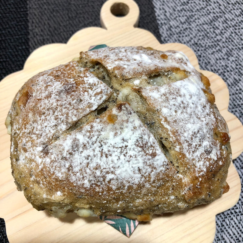 紅茶とホワイトチョコのパン(カーラ・アウレリア大丸東京店)