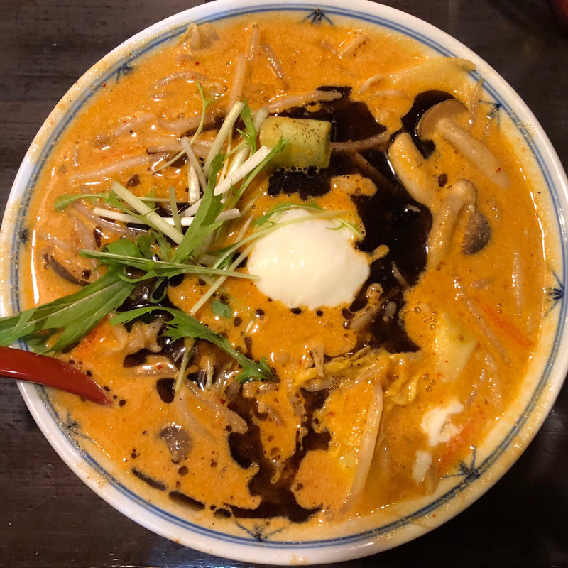 赤・黒 特製ラーメン 温玉のせ(圓家 高山店)