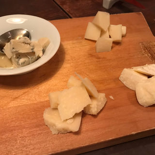 チーズ盛り合わせ(オステリアルーチェ （OSTERIA LUCE）)