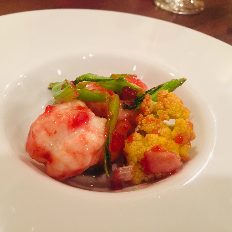 大海老と旬菜の紅麹炒め(老上海 香蔵 （ラオシャンハイ コウゾウ）)