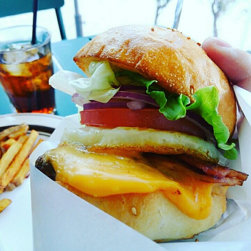 ベーコンチーズエッグバーガー(デザインデ カフェ （de sign de>cafe）)