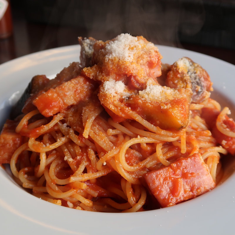 ベーコンと茄子のトマトソースパスタ(人形町バル 雄)