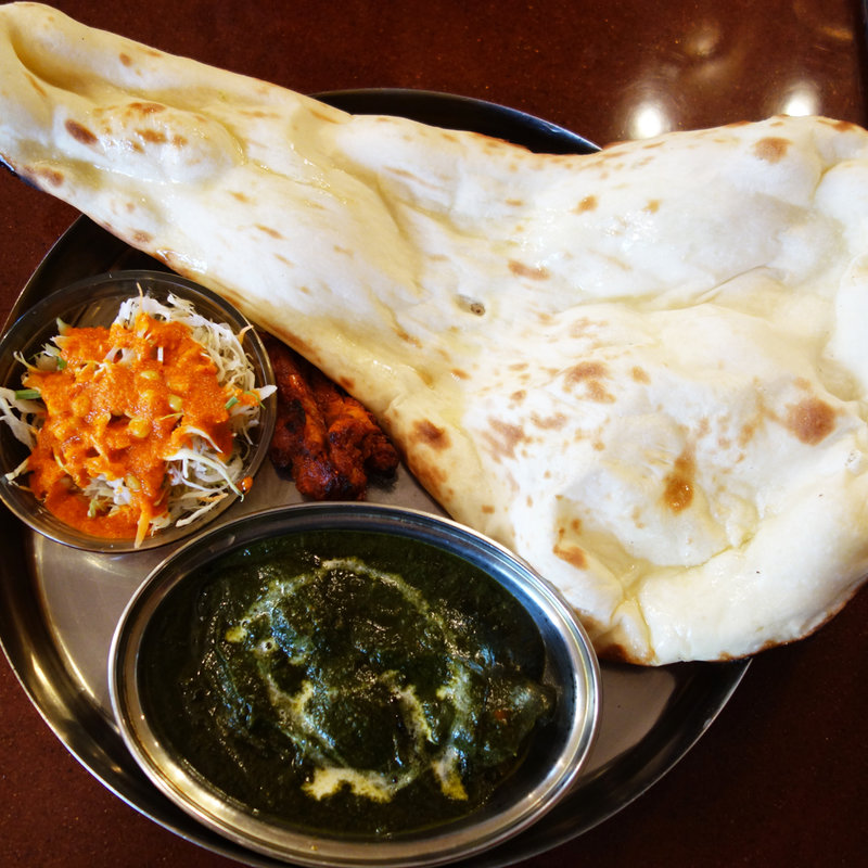 ほうれん草チキンカレー＆ナン(ナーナック 福岡店)