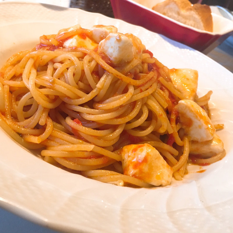 水牛のモッツァレラチーズのトマトソーススパゲティ(ラ・メンサ（la mensa）)