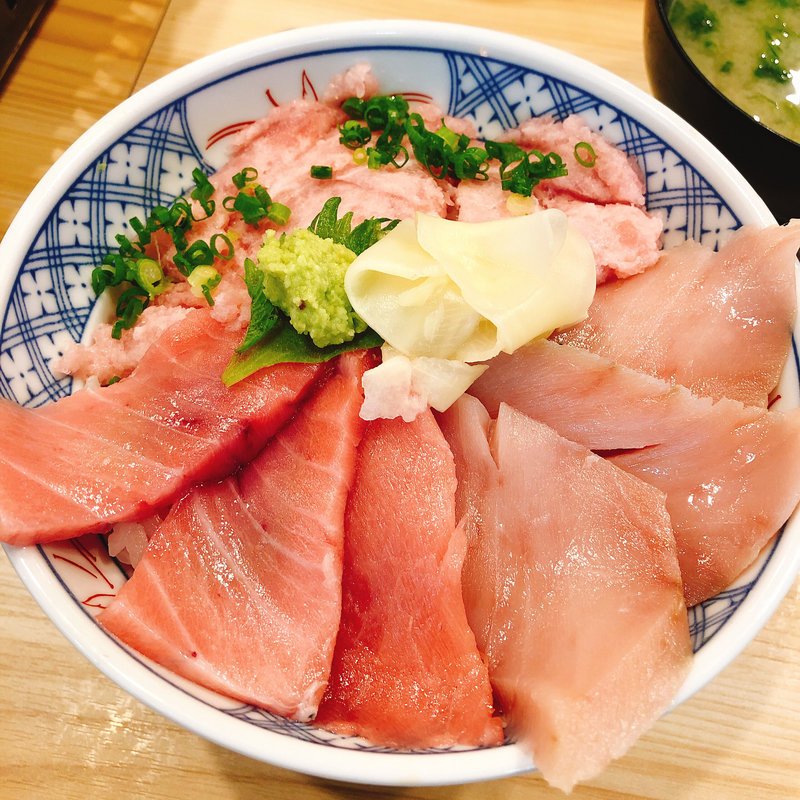 まぐろ3色丼(浜焼ドラゴン　大阪駅前第３ビル店)