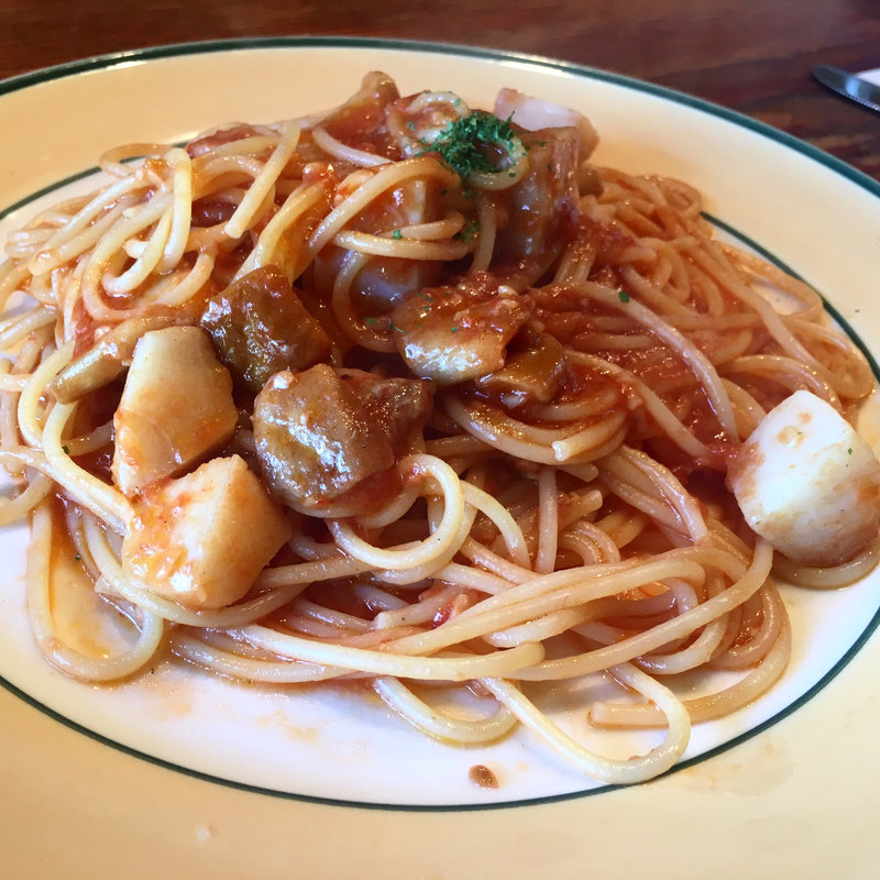 帆立貝柱とポルチーニ茸のトマトソースパスタ(トラットリア ボスコ)
