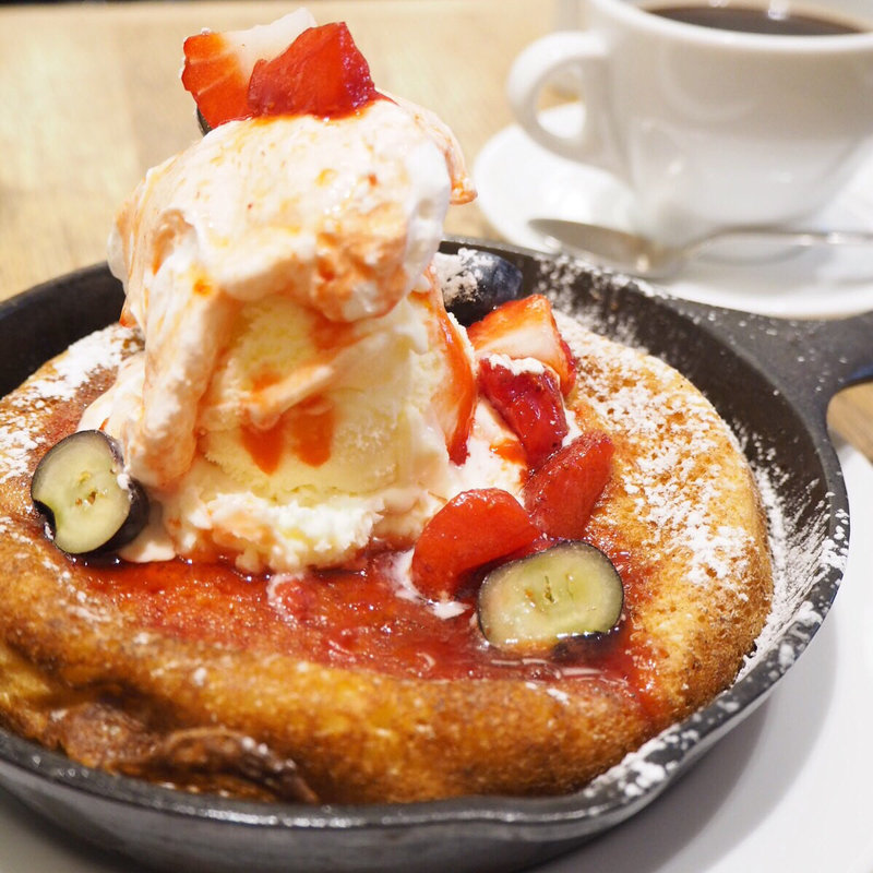 スキレットパンケーキ ベリーとクリームチーズ(bibbaR（ビブバール）)