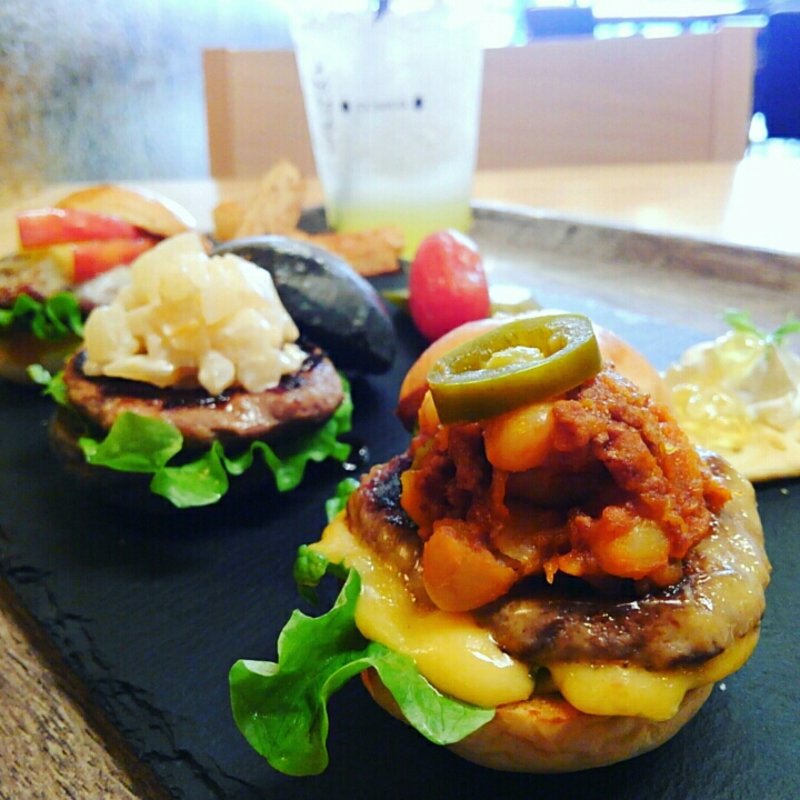 期間限定プレート(チリコンカン、べったら柚子、ゴルゴンゾーラアップル)(ZOCバーガー 南森町店)