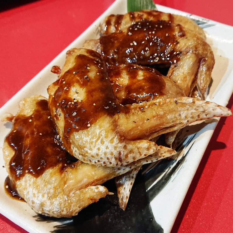 手羽先（ハーフ）（黒）(川崎個室居酒屋 名古屋料理とお酒 なごや香 川崎駅前店)