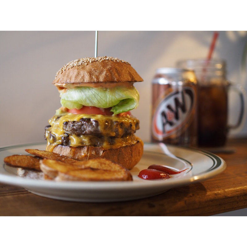 DOUBLE & DOUBLE BURGER(DAKOTA ・RUSTIC TABLE・)