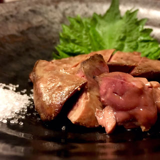 牝鳥のレバあぶり(焼鳥はなび)