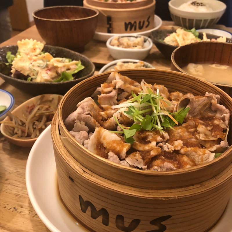 バウムクーヘン豚のせいろ蒸し定食(蒸し料理専門店　ｍｕｓ )