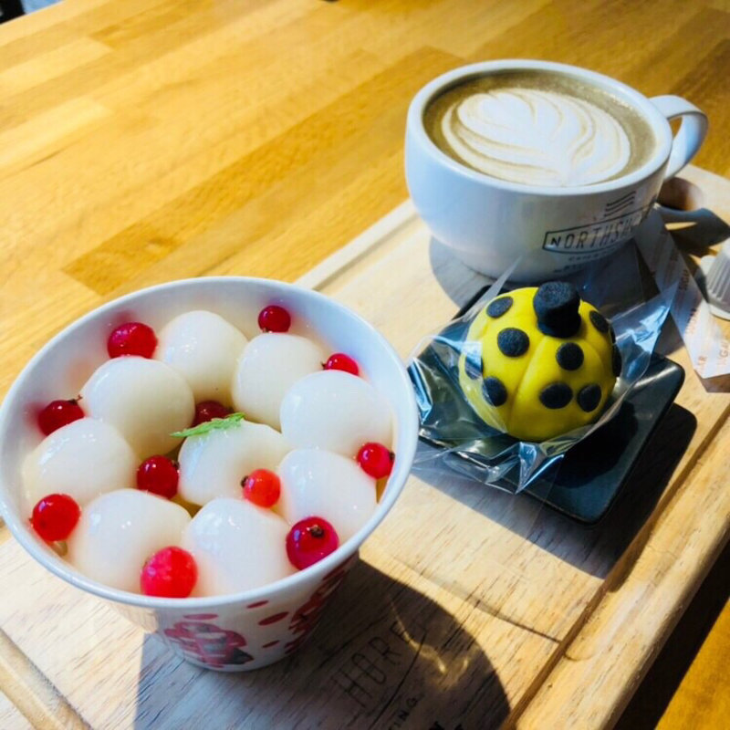 水玉ロールケーキ&あんみつ(フォーエバー現代美術館)