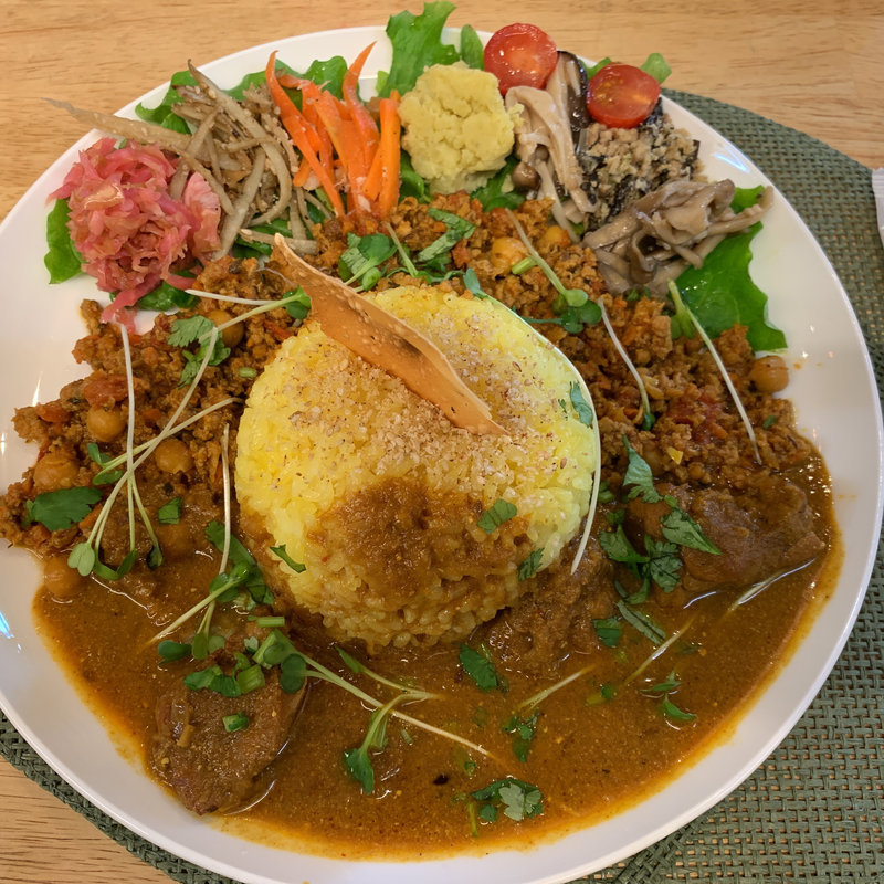 二種類のカレー(のんきぃ （NONNkey）)