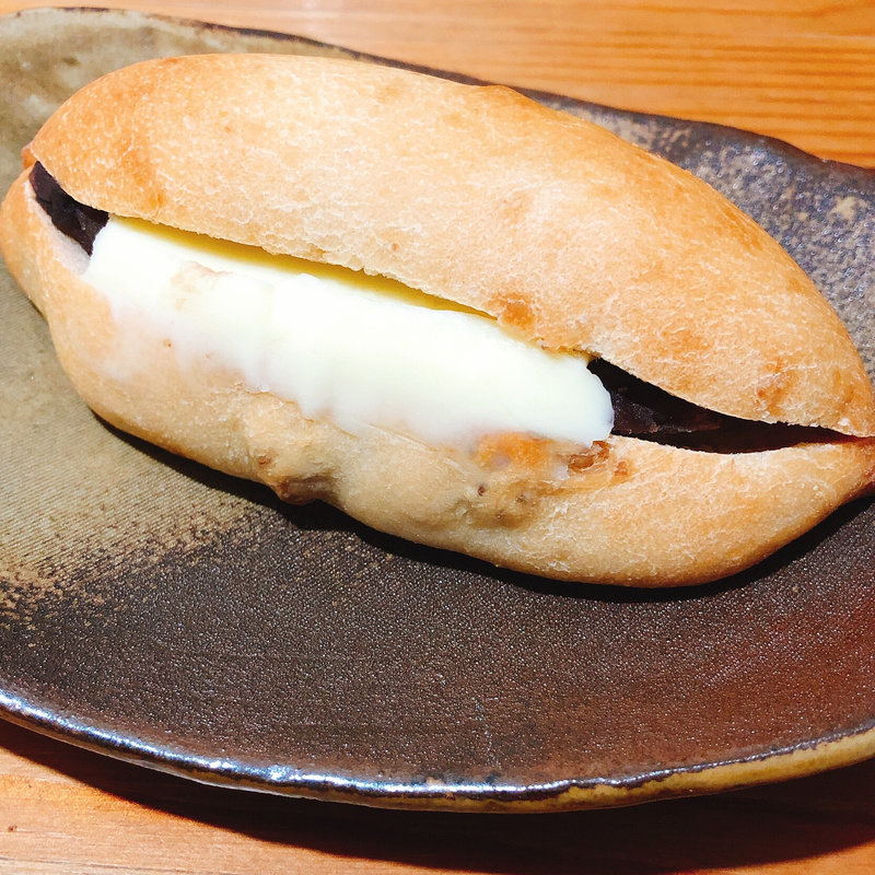 胡桃餡バター(パン&デリ・デマージ)