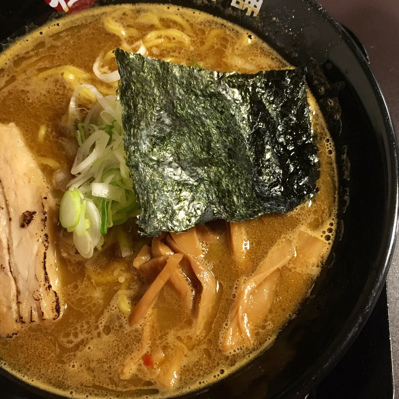 煮干し豚骨ラーメン(煮干しラーメン山岡家 狸小路4丁目店)