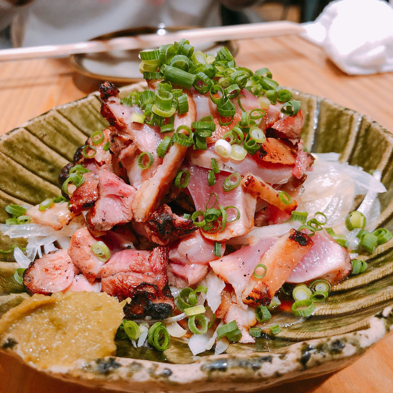 地鶏のたたき(二○加屋 長介)