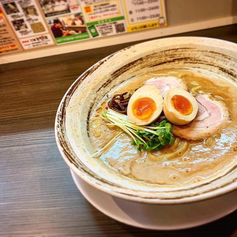 豚骨魚介ラーメン 醤油(らららのらーめん 一豚力 堺東店)