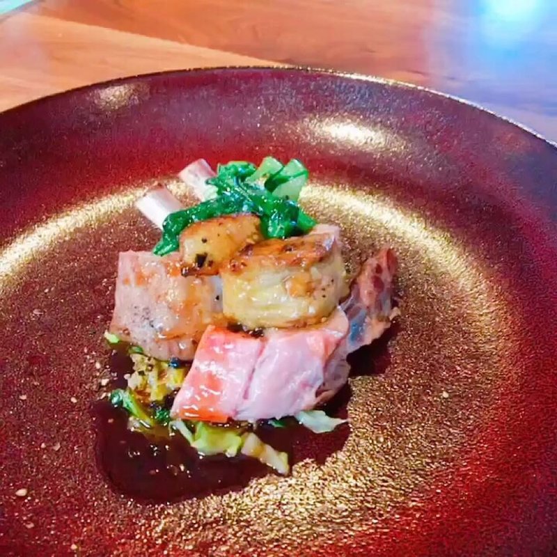 骨付き乳飲み仔牛のロッシーニ ペリグーソース(L'Astre （ラストル）)