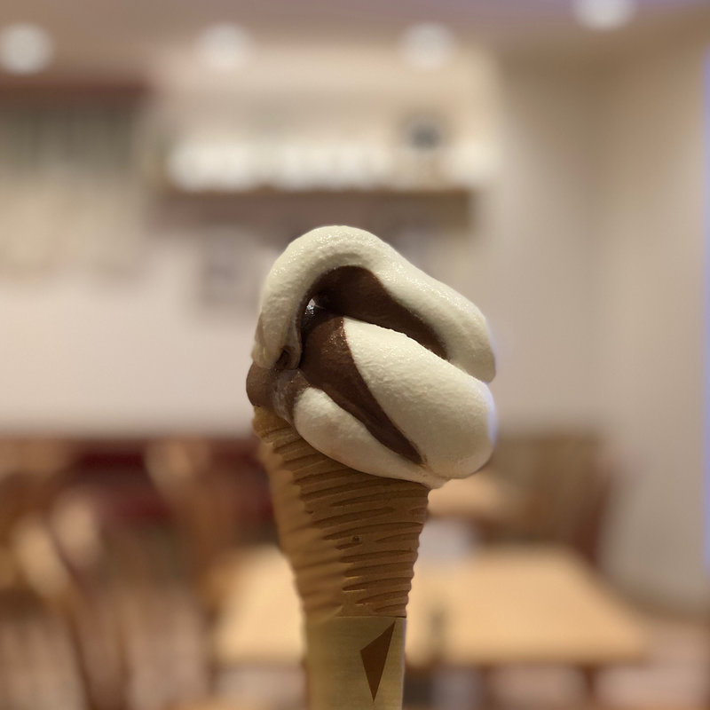 ソフトクリーム(バニラ、濃厚チョコレートミックス)(クレープス・ド・アンヌ)