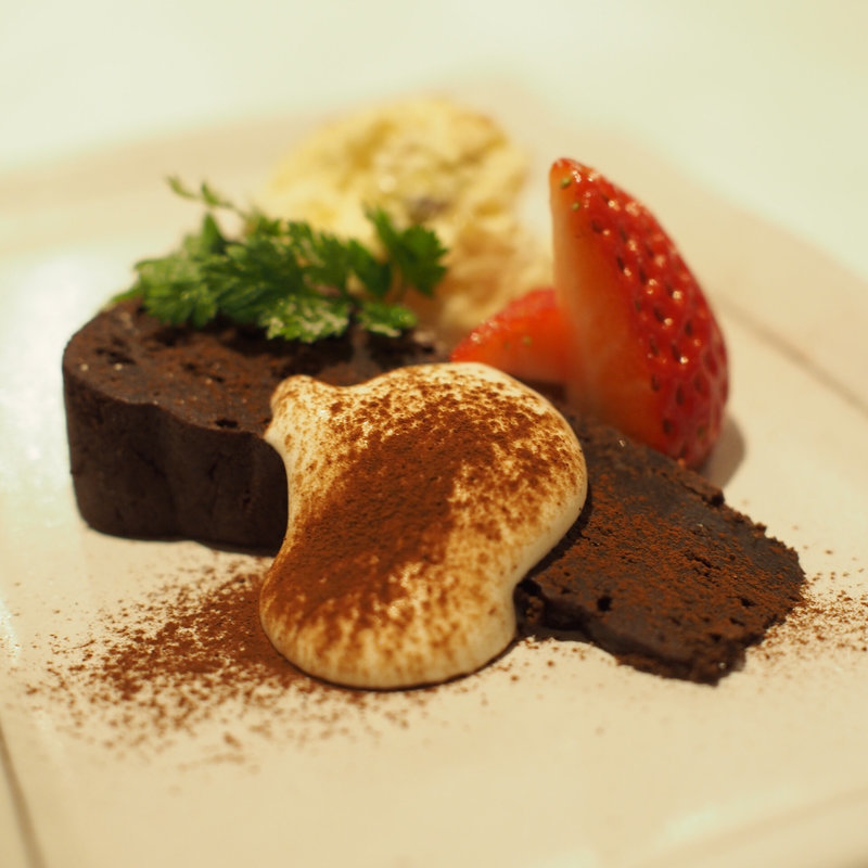 ガトーショコラとヌガーが入ったセミフレッド(お年玉コース、ドルチェ)(北新地 伊庵)