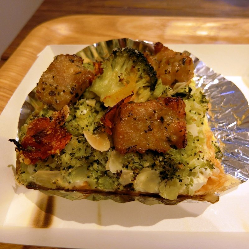 サルシッチャとブロッコリーのタルトフランベ(BOUL'ANGE 池袋東武店)