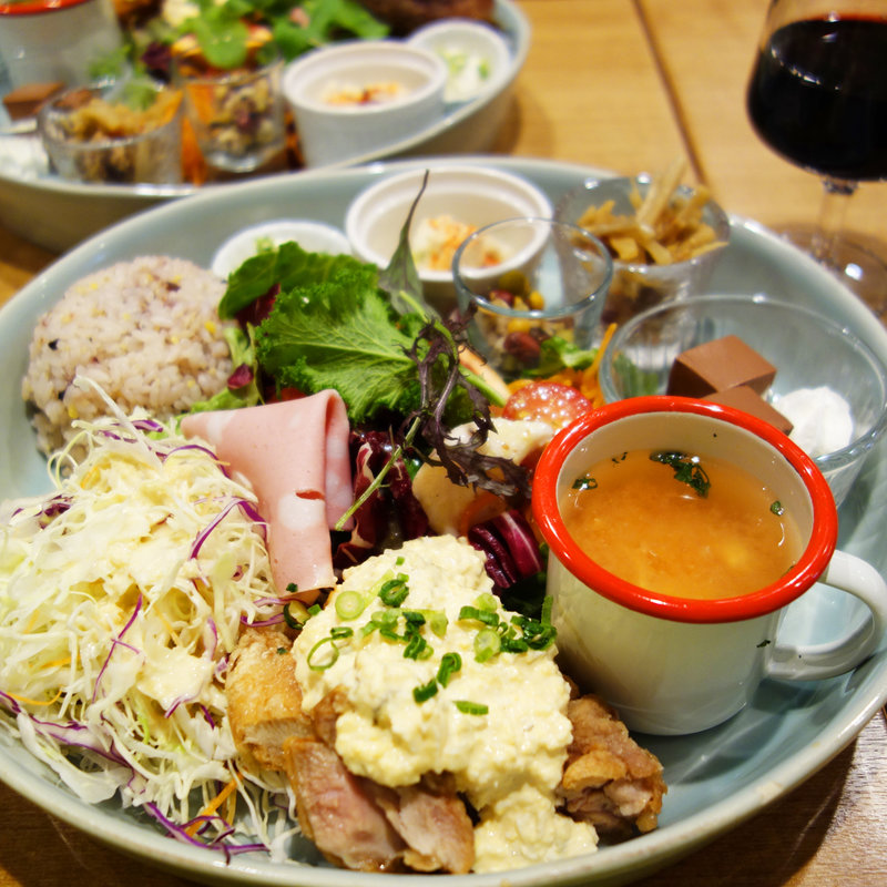 プレートランチ(欧風食堂・酒場 パーラーコマツ)