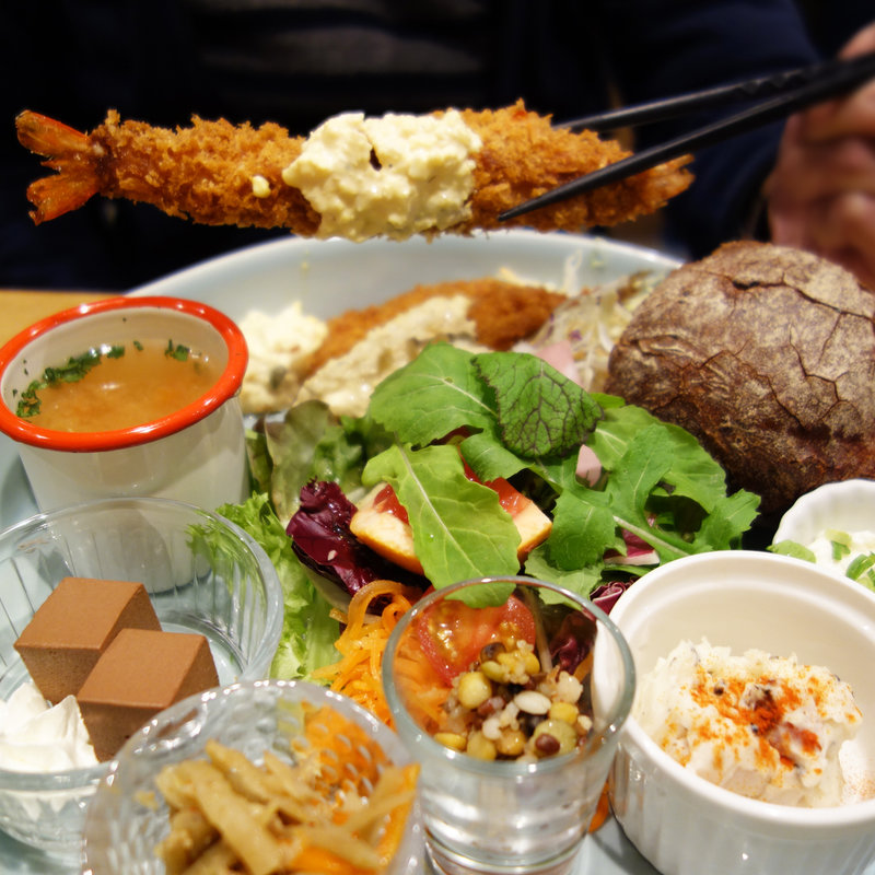 プレートランチ(欧風食堂・酒場 パーラーコマツ)