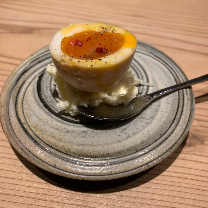 ポテサラ・スモーク卵乗せ(食堂えぶりお )