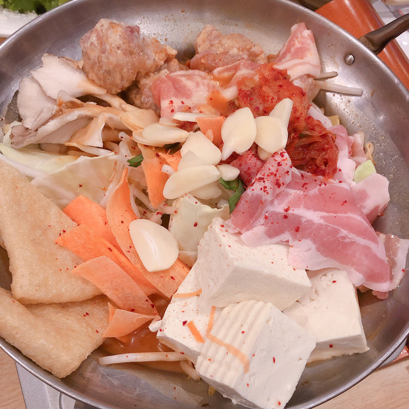 つくねと豚の旨辛チゲ味噌鍋(とりどーる 西神戸店 )