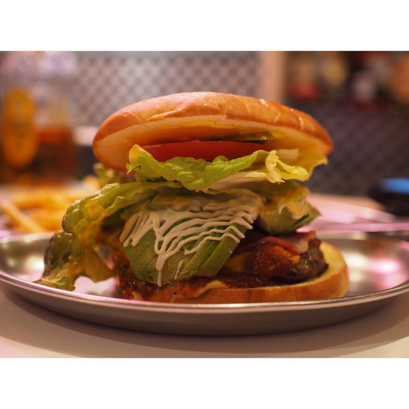 高槻アボカドチーズバーガー(プレート)(ティーズスターダイナー高槻本店/ T's Star Diner)