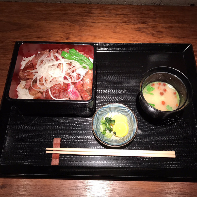 大盛ステーキ重(八丁堀黒きん )