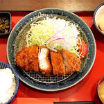 金華豚の特厚ロースカツ定食(ローン )